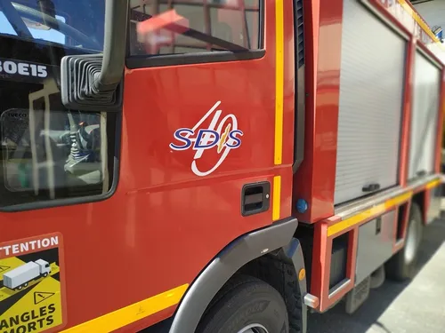 Laval. Un pavillon part en fumée